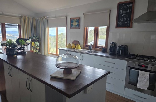 Majors Creek House | Sharjon peaceful private retreat with sweeping views of Tallagandra mountains