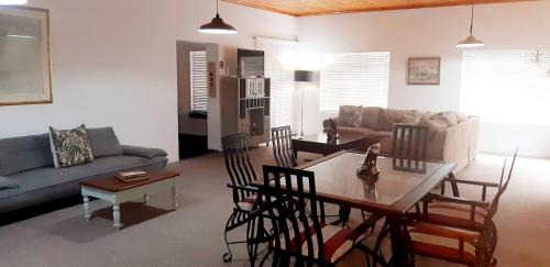 Van Dyks Bay House | Shark Cove House