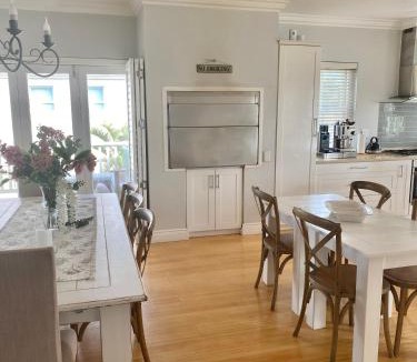 Sandbaai House | Shore's Edge Luxury Oceanfront Home