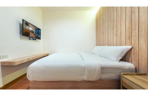 Wang Burapha Phirom Hostel | Siam Subway Hostel and Café