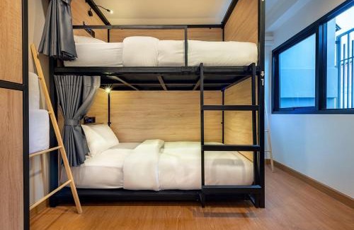 Wang Burapha Phirom Hostel | Siam Subway Hostel and Café