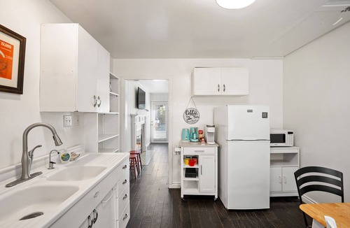Silver Strand House | Silver Surf Bungalow w/Hot Tub - Steps from Beach