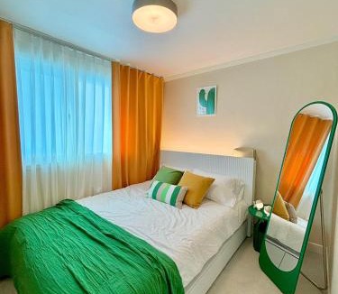 Daeheung-dong Villa | Sinchon Station Walks 3 Minutes Hongik University Gwanghwamun Seongsu Airport Railroad No Free Gym Storage Slope