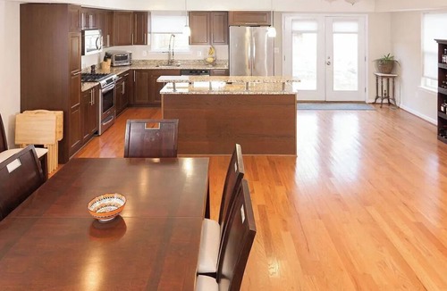 Woodridge House | Single family Home Near IV city