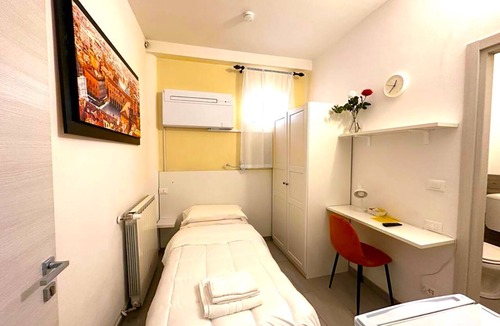 San Lazzaro di Savena House | Single room with private bathroom