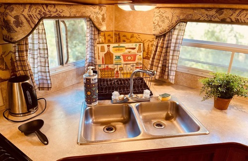 Ventura County House | Sisar Creek Sanctuary in Upper Ojai, at the trailhead to Santa Paula waterfalls