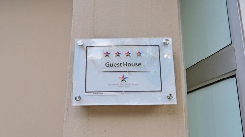 Northcliff House | Sizanazo Guest House - Family Suite