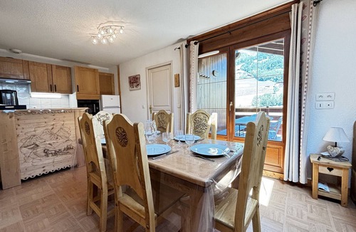 Flumet Apartment | Ski-in apartment with indoor pool
