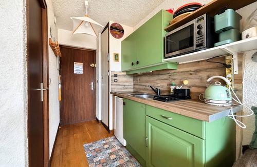 Notre-Dame-de-Bellecombe Apartment | Ski-in studio with balcony and pets allowed