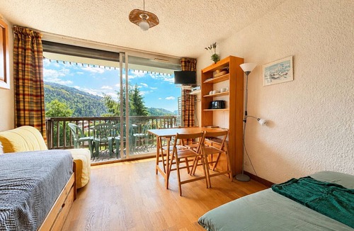 Notre-Dame-de-Bellecombe Apartment | Ski-in studio with balcony and pets allowed