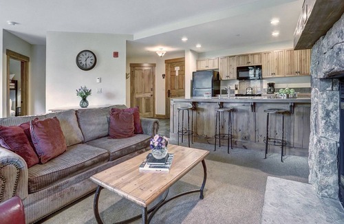 Christie Heights Condo | Ski-In, Gondola-Out Mountain Thunder 2BR Condo on Skyway Skiway