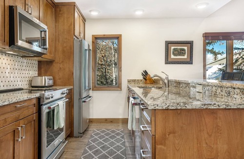 Beaver Creek Condo | Ski-In/Out, Top Floor, Corner Unit, Short Walk to Village & Ski School, Hot Tub