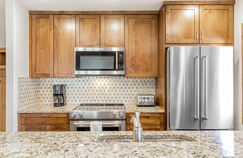 Beaver Creek Condo | Ski-In/Out, Top Floor, Corner Unit, Short Walk to Village & Ski School, Hot Tub