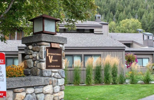 Warm Springs Condo | Ski-In/Ski-Out Splendor: Walk to the Lift