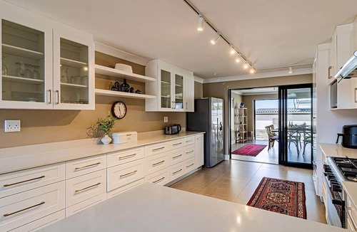 Kleinmond Apartment | Skuinsklip | Elegant Coastal Retreat | Kleinmond Beach | Sea View