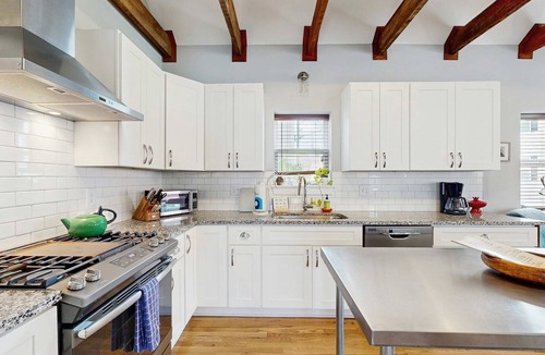 Westside House | Sleek Cottage - High-Speed WiFi, Central AC, Private Deck - Walk to Restaurants