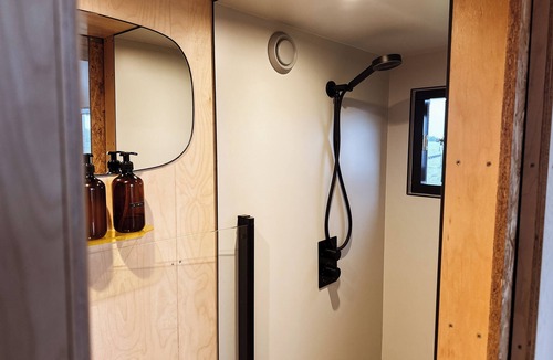 Kraggenburg Bed & Breakfast | Sleeping on a DIKE - Tiny House