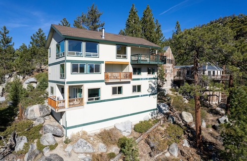 Upper Kingsbury House | Sleeps 10, Five Minutes From Heavenly, Panoramic Mountain Views