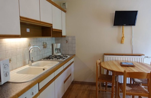Beaufort Apartment | Slope-Side 2-Star Apartment for 4 with Balcony, Parking, and Wi-Fi in Beaufort