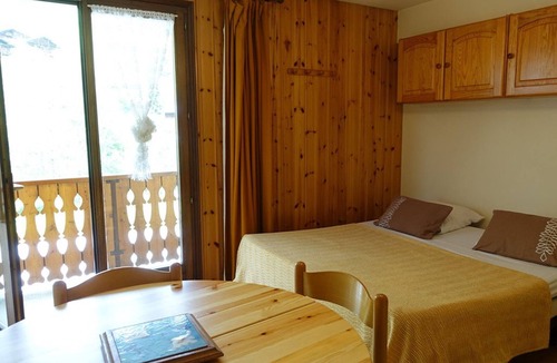 Beaufort Apartment | Slope-Side 2-Star Apartment for 4 with Balcony, Parking, and Wi-Fi in Beaufort