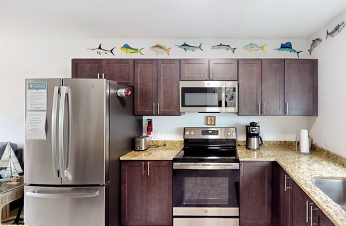 Marathon Condo | Snowbird-friendly condo in oceanfront complex with heated pool, BBQ, W/D, AC