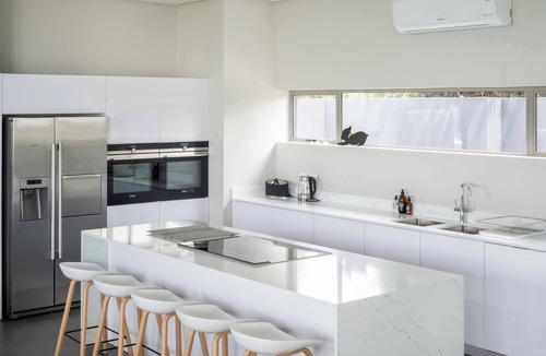 Kommetjie House | Solstice, a stone's throw from Long Beach, surfing Mecca of the Cape.