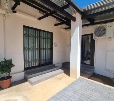 Phokwane House | Sonskyn Hof Guest House/Gastehuis