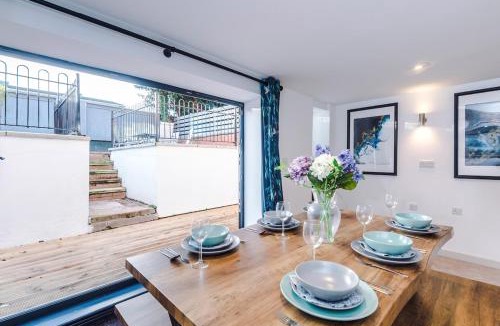 Lillington House | Spa Lodge - Stunning 3Bed Oasis, Driveway Parking, Garden