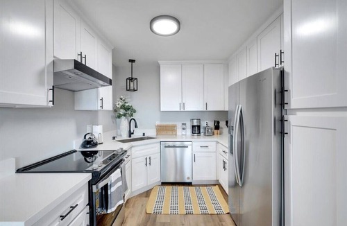 Ladera Heights Condo | Spacious 3-bedroom condo in delightful View Park-Windsor Hills with great views