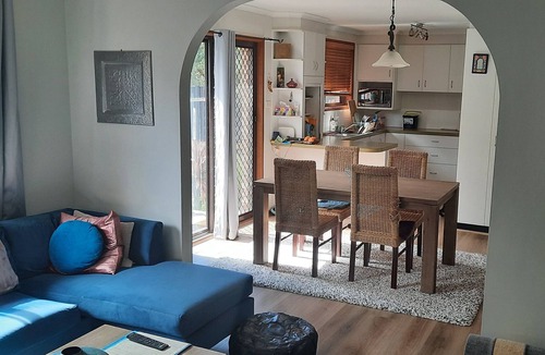 Scullin House | Spacious 1 Bedroom Townhouse With Carport 5 Mins From Belconnen Mall