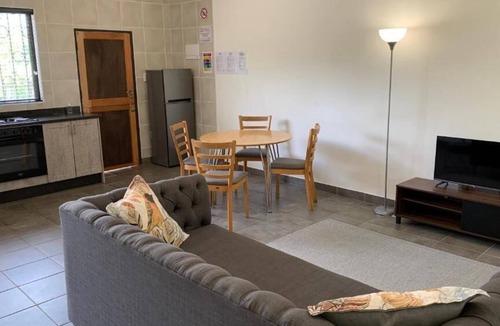 Hartbeespoort Apartment | Spacious 2-Bedroom Apartment with Garden View in Hartbeespoort