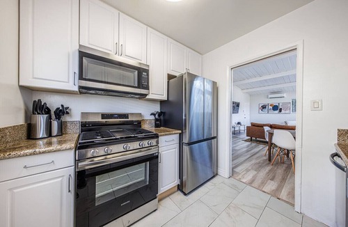 Beverly Hills Apartment | Spacious 2-Bedroom Apt in Beverly Hills Residential Area