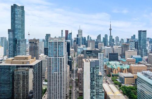 Bay Cloverhill Apartment | Spacious 2 Bedroom High Floor with Skyline View with Balcony in DT Toronto