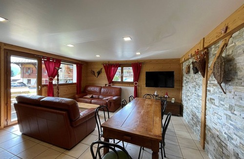 Cohennoz Apartment | Spacious 3-Bed Apt for 8, 80m from Cernix Slopes, Pet-Friendly, Terrace, Parking