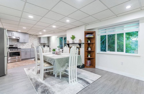 Canyon Heights House | Spacious 3 bedroom Creekside Vacation Home in North Vancouver