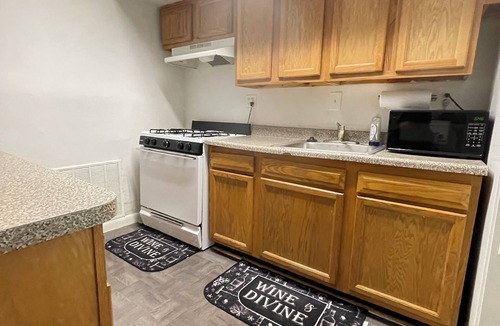 Oxon Hill Apartment | Spacious 3-bedroom apartment with WiFi and AC in superb Oxon Hill
