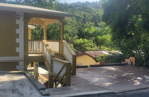 Estate Fortuna Apartment | Spacious 3-bedroom apartmen on St Thomas west end. Five minute walk to the bay.