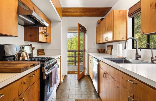 Topanga House | Spacious 3BR/2BA Topanga Home – Nature Retreat w AC and Laundry