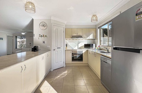 Broulee House | Spacious 4-Bed Home 2-Min to the Beach