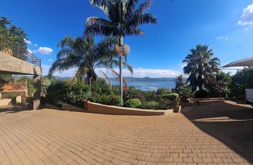Schoemansville House | Spacious 4-bedroom house in beautiful Hartbeespoort with AC & Generator