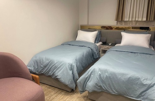 Al Duqqi Apartment | Spacious 4-bedroom apartment in lovely Giza with AC, WiFi