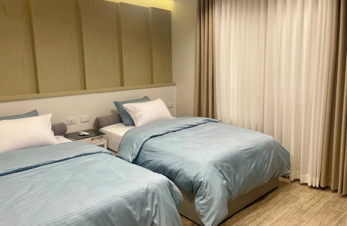 Al Duqqi Apartment | Spacious 4-bedroom apartment in lovely Giza with AC, WiFi