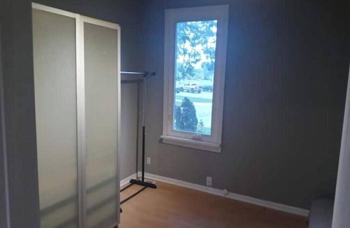 Hammond House | Spacious 4 bedroom with studio and updated kitchen