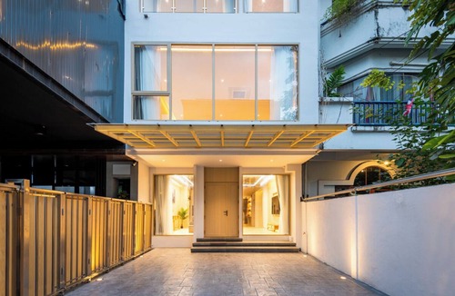 Wattana Villa | Spacious 4BR Muji Home with Loft & Pool in Ekkamai