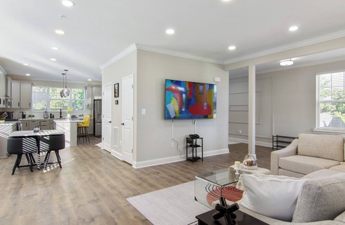 Colesville House | Spacious 5-bedroom house with fitness room and AC in pleasant Silver Spring