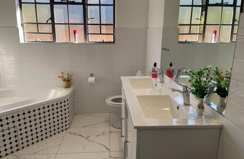 Greater Johannesburg Metropolitan Area House | Spacious 5-bedroom house in the Heart of Linden with swimming pool