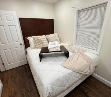 North Bethesda House | Spacious 5 bedroom single family home sleeps 12 with driveway near DC