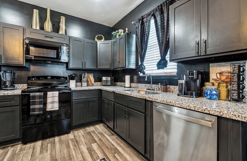 Saint Claude Apartment | Spacious 5BR NOLA Loft, Perfect for Groups, King Bed