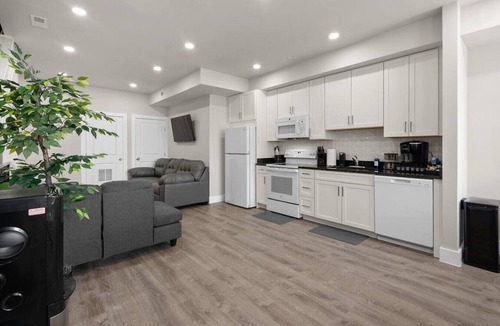 Kingman Park Hotel | Spacious 6BedroomHome+GarageParking+H StCorridorDC