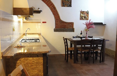 Bolgheri Apartment | Spacious 8 pers. family apartment with pool near the sea.